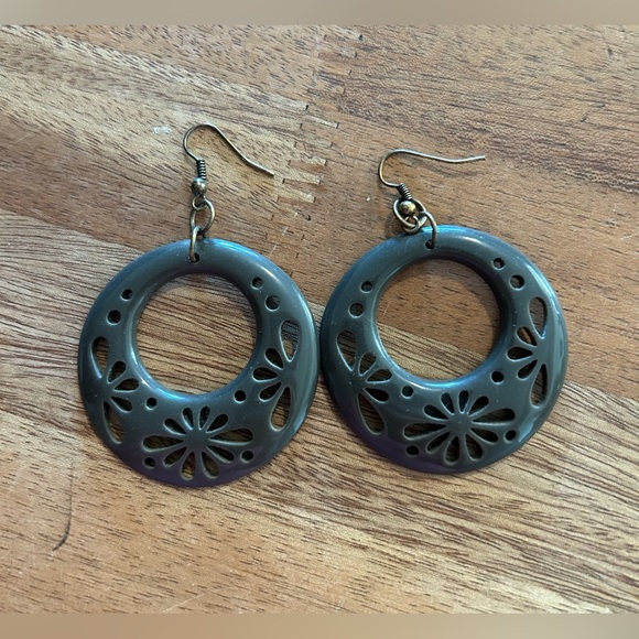 Jewelry - Circle Dangle Floral Pattern Earrings.